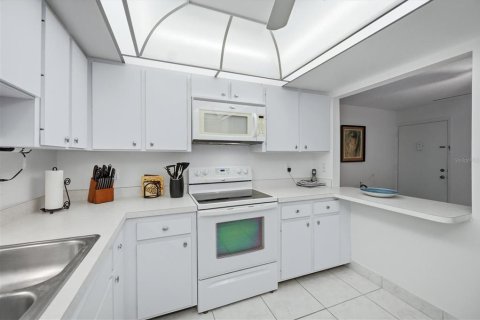 Condo in Sarasota, Florida, 3 bedrooms № 2398695 - photo 11