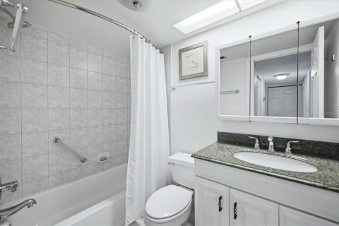 Condo in Sarasota, Florida, 3 bedrooms № 2398695 - photo 18