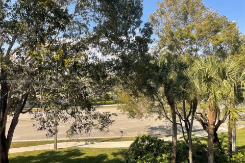 Condo in Weston, Florida, 2 bedrooms  № 2026856 - photo 27