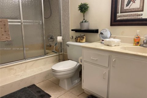 Condo in Weston, Florida, 2 bedrooms  № 2026856 - photo 19