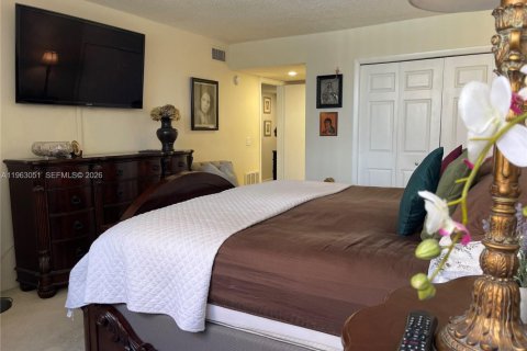 Condo in Weston, Florida, 2 bedrooms  № 2026856 - photo 14