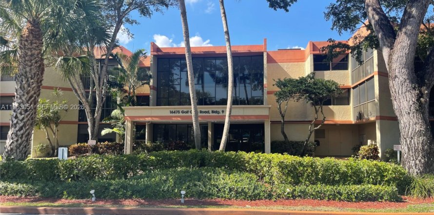 Condo in Weston, Florida, 2 bedrooms  № 2026856