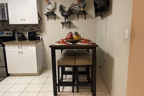 Condo in Weston, Florida, 2 bedrooms  № 2026856 - photo 6