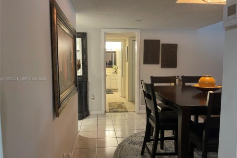 Condo in Weston, Florida, 2 bedrooms  № 2026856 - photo 3