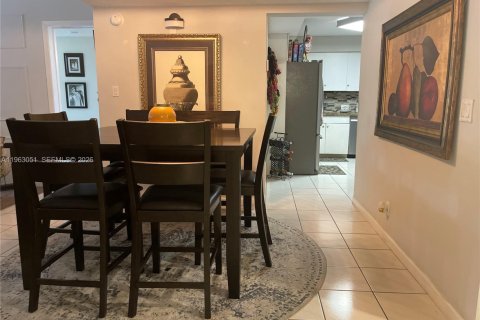Condo in Weston, Florida, 2 bedrooms  № 2026856 - photo 4