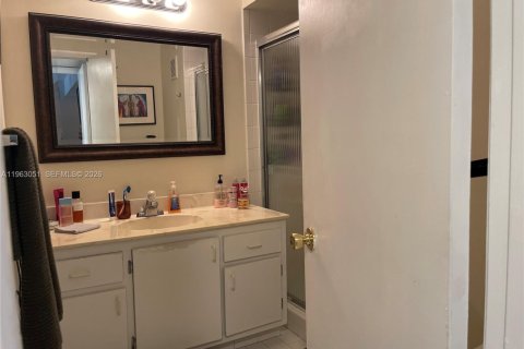 Condo in Weston, Florida, 2 bedrooms  № 2026856 - photo 24