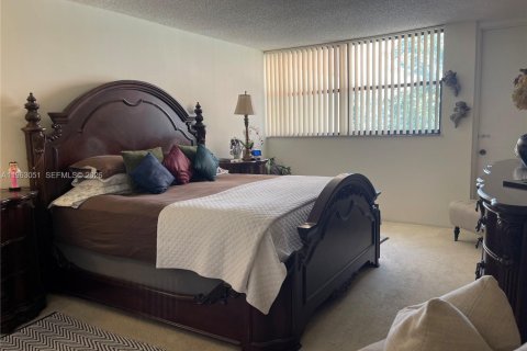 Condo in Weston, Florida, 2 bedrooms  № 2026856 - photo 13