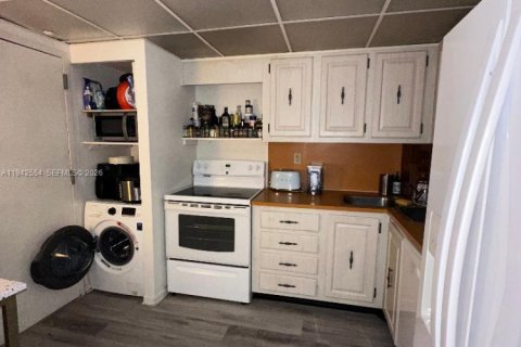 Condominio en alquiler en Miami, Florida, 1 dormitorio, 89.65 m2 № 1999989 - foto 16