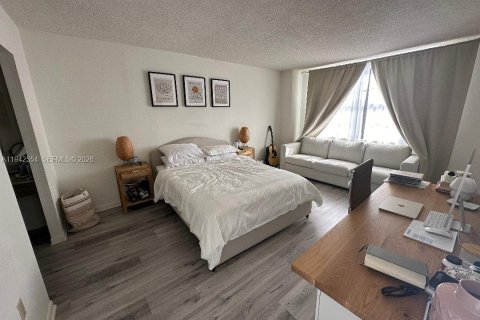 Condominio en alquiler en Miami, Florida, 1 dormitorio, 89.65 m2 № 1999989 - foto 14