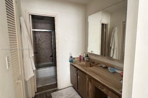 Condominio en alquiler en Miami, Florida, 1 dormitorio, 89.65 m2 № 1999989 - foto 15