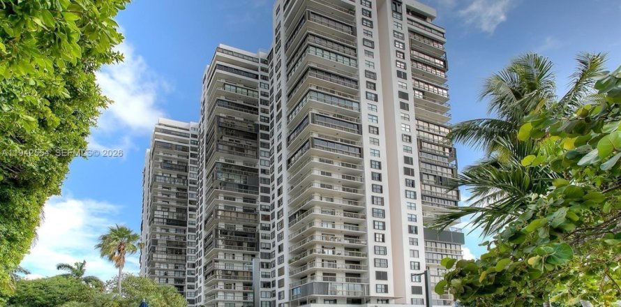 Condominio en Miami, Florida, 1 dormitorio  № 1999989