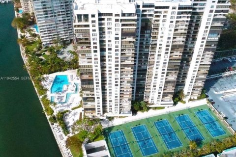 Condominio en alquiler en Miami, Florida, 1 dormitorio, 89.65 m2 № 1999989 - foto 2