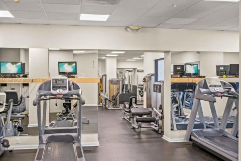 Condominio en alquiler en Miami, Florida, 1 dormitorio, 89.65 m2 № 1999989 - foto 9