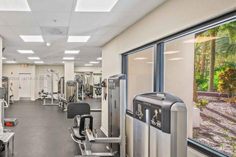 Condominio en alquiler en Miami, Florida, 1 dormitorio, 89.65 m2 № 1999989 - foto 10