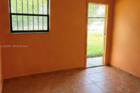 House in Miami, Florida 3 bedrooms, 167.22 sq.m. № 2067860 - photo 4
