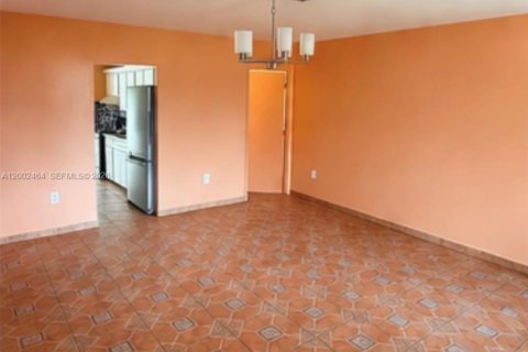 House in Miami, Florida 3 bedrooms, 167.22 sq.m. № 2067860 - photo 6