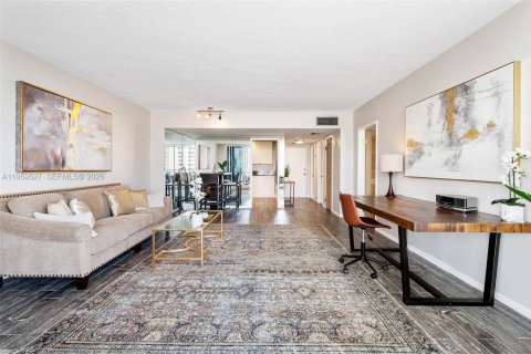 Condo in Fort Lauderdale, Florida, 1 bedroom  № 2018152 - photo 3