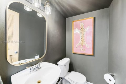 Condo in Fort Lauderdale, Florida, 1 bedroom  № 2018152 - photo 5