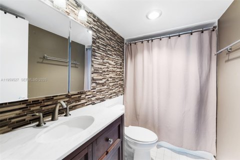 Condo in Fort Lauderdale, Florida, 1 bedroom  № 2018152 - photo 15