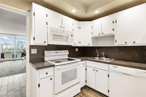 Condo in Fort Lauderdale, Florida, 1 bedroom  № 2018152 - photo 6