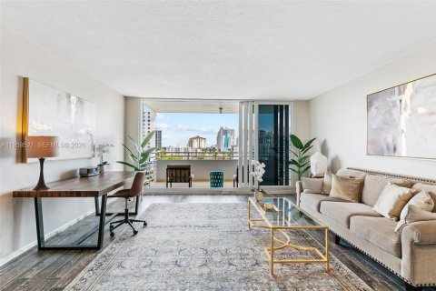 Condo in Fort Lauderdale, Florida, 1 bedroom  № 2018152 - photo 2