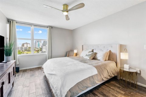 Condo in Fort Lauderdale, Florida, 1 bedroom  № 2018152 - photo 10