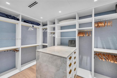 Villa ou maison à louer à Miami, Floride: 4 chambres, 376.25 m2 № 1987064 - photo 30