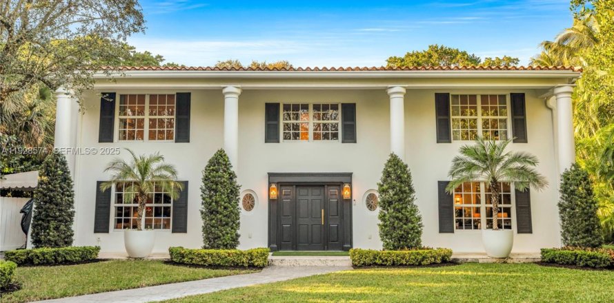 Villa ou maison à Miami, Floride 4 chambres, 376.25 m2 № 1987064