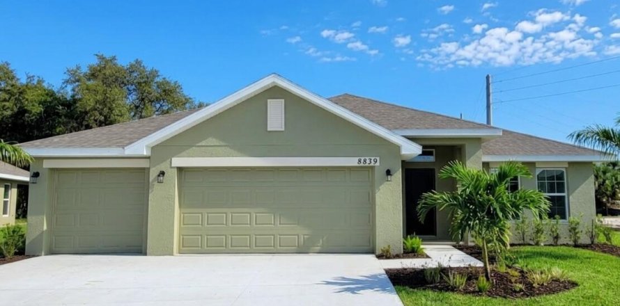 House in St. Lucie, Florida 4 bedrooms, 187.66 sq.m. № 2146207