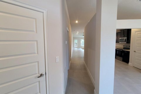 House in St. Lucie, Florida 4 bedrooms, 187.66 sq.m. № 2146207 - photo 2