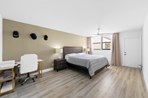 Condo in Weston, Florida, 2 bedrooms № 2186500 - photo 11