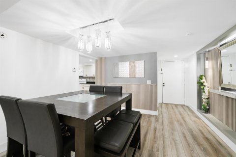 Condo in Weston, Florida, 2 bedrooms № 2186500 - photo 5