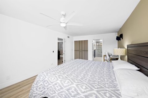 Condo in Weston, Florida, 2 bedrooms № 2186500 - photo 12