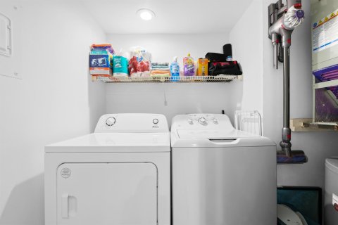 Condo in Weston, Florida, 2 bedrooms № 2186500 - photo 21