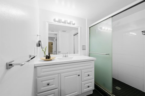 Condo in Weston, Florida, 2 bedrooms № 2186500 - photo 19