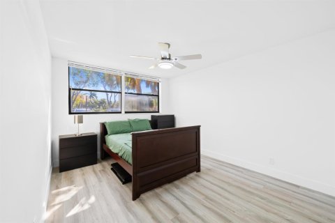 Condo in Weston, Florida, 2 bedrooms № 2186500 - photo 17