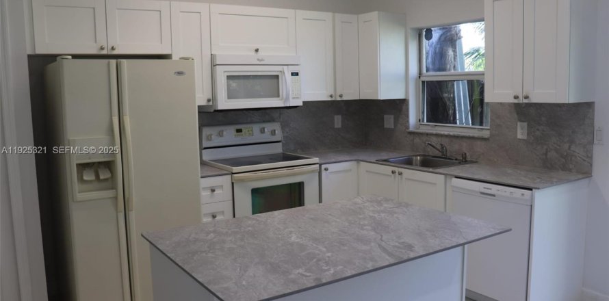 Таунхаус в Хомстед, Флорида 2 спальни, 108.32м2 № 1986134