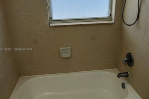 Снять в аренду таунхаус в Хомстед, Флорида 2 спальни, 108.32м2, № 1986134 - фото 21