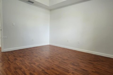 Снять в аренду таунхаус в Хомстед, Флорида 2 спальни, 108.32м2, № 1986134 - фото 9