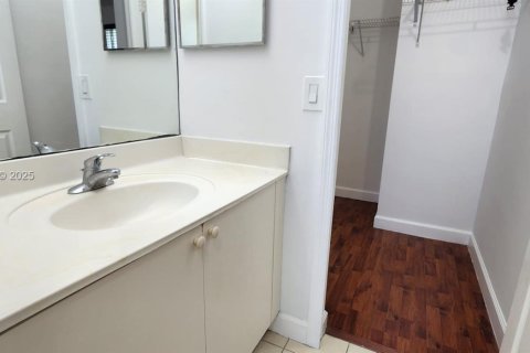 Снять в аренду таунхаус в Хомстед, Флорида 2 спальни, 108.32м2, № 1986134 - фото 11