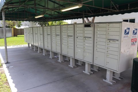 Снять в аренду таунхаус в Хомстед, Флорида 2 спальни, 108.32м2, № 1986134 - фото 26