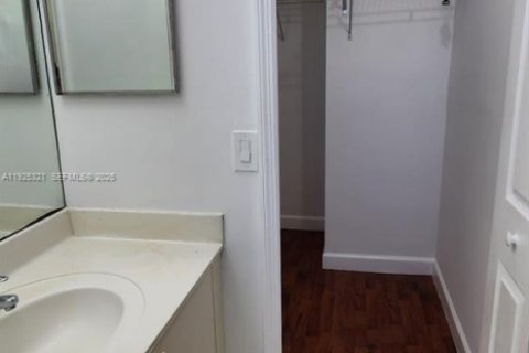 Снять в аренду таунхаус в Хомстед, Флорида 2 спальни, 108.32м2, № 1986134 - фото 12