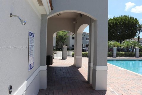 Снять в аренду таунхаус в Хомстед, Флорида 2 спальни, 108.32м2, № 1986134 - фото 28