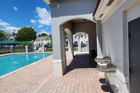 Снять в аренду таунхаус в Хомстед, Флорида 2 спальни, 108.32м2, № 1986134 - фото 27