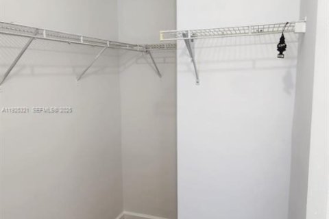 Снять в аренду таунхаус в Хомстед, Флорида 2 спальни, 108.32м2, № 1986134 - фото 13