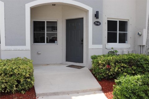 Снять в аренду таунхаус в Хомстед, Флорида 2 спальни, 108.32м2, № 1986134 - фото 24