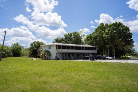 House in Okeechobee, Florida 3 bedrooms № 1864979 - photo 1