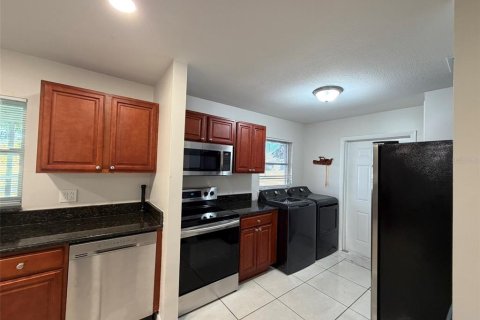 House in Punta Gorda, Florida 3 bedrooms, 124.77 sq.m. № 2229312 - photo 13