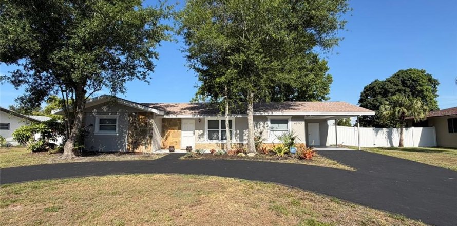 House in Punta Gorda, Florida 3 bedrooms, 124.77 sq.m. № 2229312