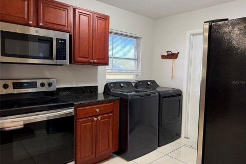 House in Punta Gorda, Florida 3 bedrooms, 124.77 sq.m. № 2229312 - photo 12